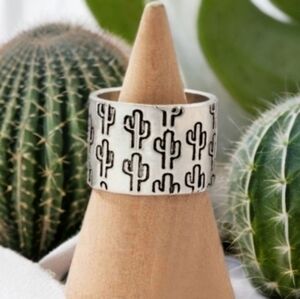 ANTHROPOLOGIE CHUNKY DISTRESSED CACTUS RING SIZE 8